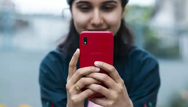 بررسی Galaxy A10 سامسونگ